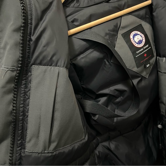 Canada goose jacket - Picture 7 of 13